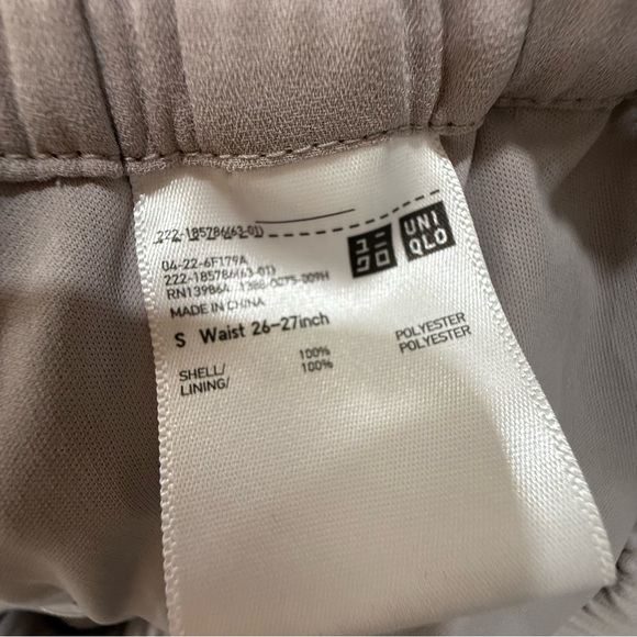 UNIQLO Pleated Skirt - Picture 2 of 2